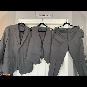 Men’s Perry Ellis 3-Piece Suit